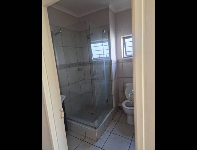2 bed property to rent in BARBEQUE DOWNS